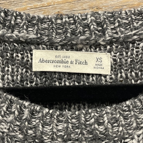 Abercrombie & Fitch‎ Women's Crew Neck Gray Knit Sweater Long Sleeve Size XS - Picture 6 of 11